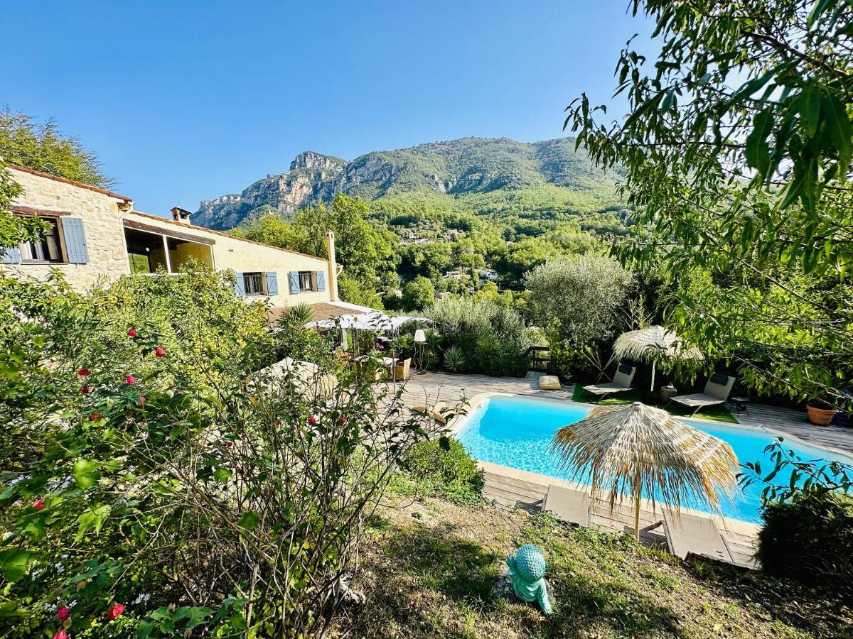 Gîte Les Deux Roches Le Bar-sur-Loup Exterior foto