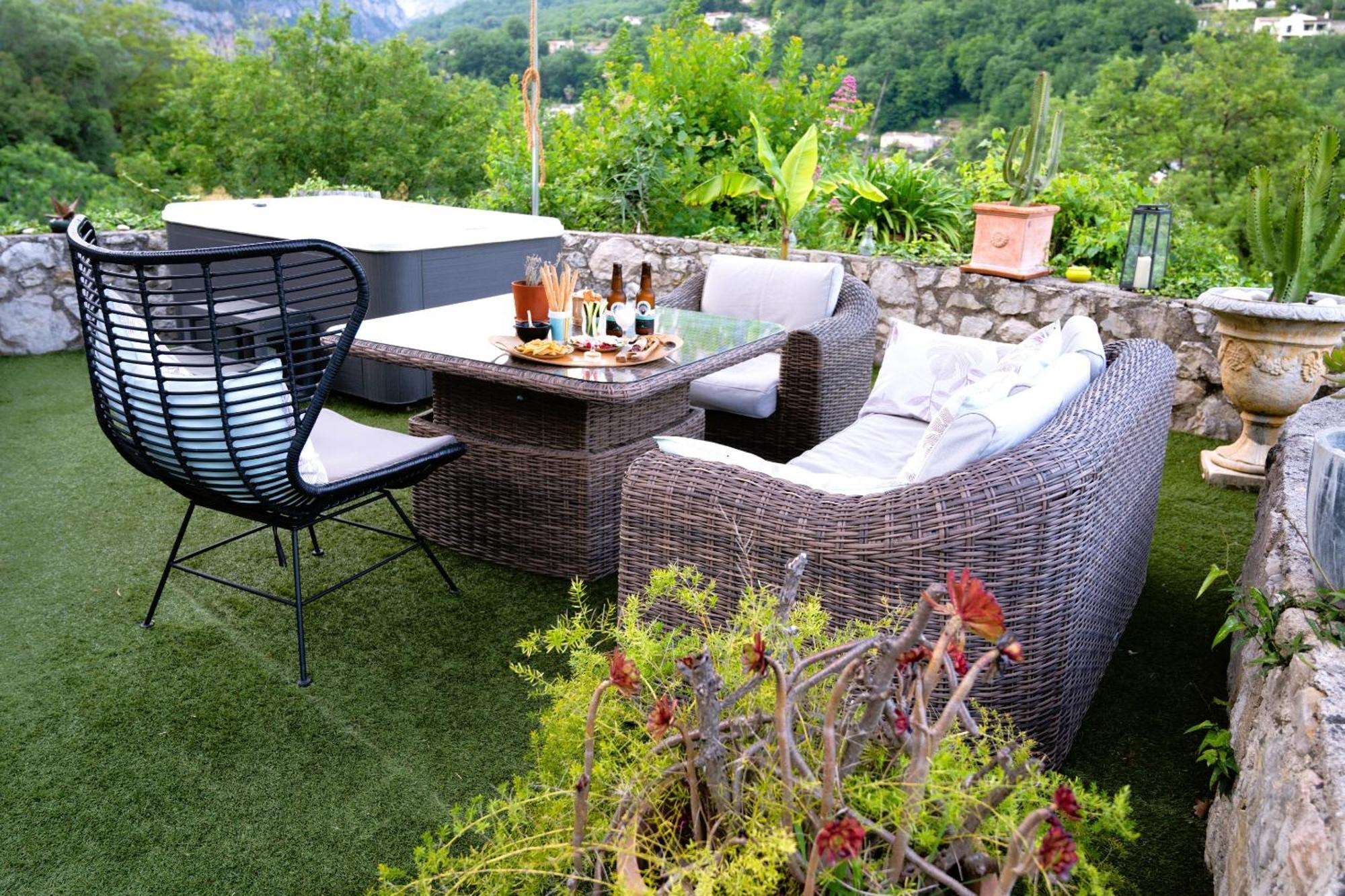 Gîte Les Deux Roches Le Bar-sur-Loup Exterior foto