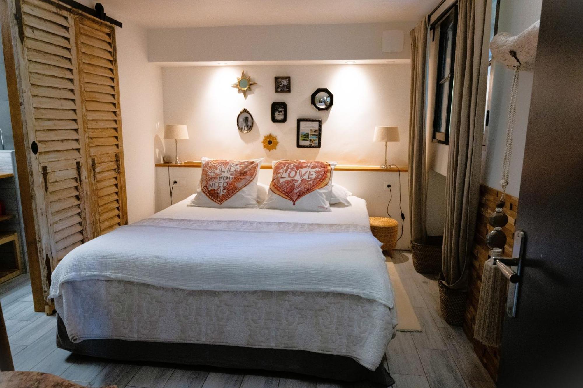 Gîte Les Deux Roches Le Bar-sur-Loup Zimmer foto